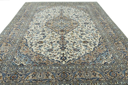 Surface texture of 2000s Kashan rug with natural Wool and intricate pattern