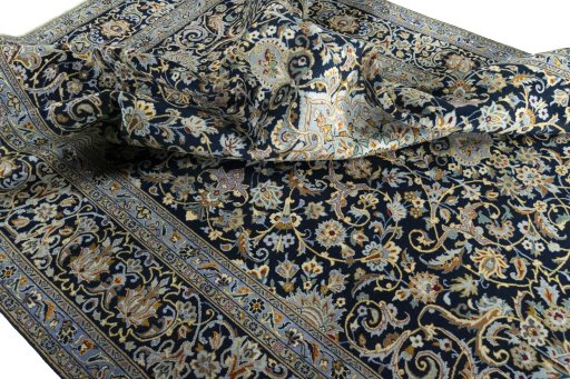Surface texture of 2000s Kashan rug with natural Wool and intricate pattern