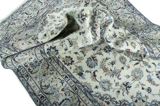 Surface texture of 2000s Kashan rug with natural Wool and intricate pattern