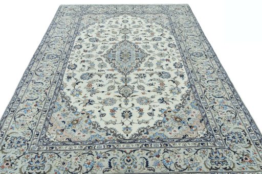 Surface texture of 2000s Kashan rug with natural Wool and intricate pattern
