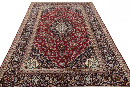 Surface texture of 2000s Kashan rug with natural Wool and intricate pattern
