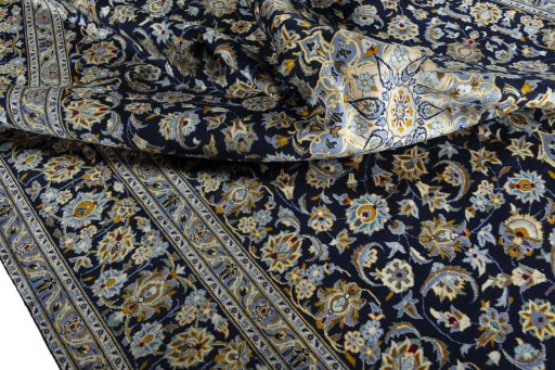 Surface texture of 2000s Kashan rug with natural Wool and intricate pattern