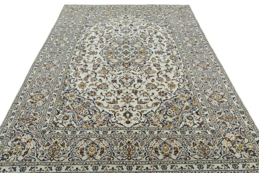 Surface texture of 2000s Kashan rug with natural Wool and intricate pattern