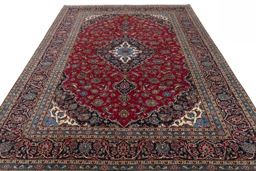 Surface texture of 2000s Kashan rug with natural Wool and intricate pattern