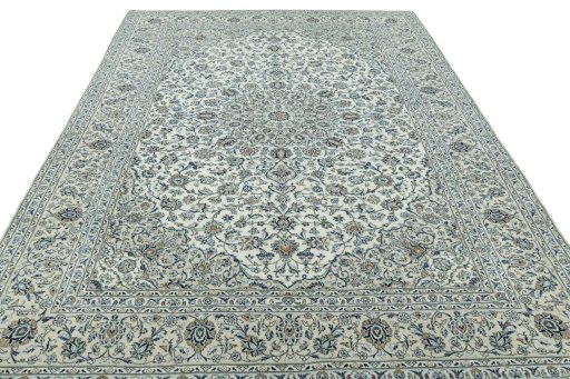 Surface texture of 2000s Kashan rug with natural Wool and intricate pattern