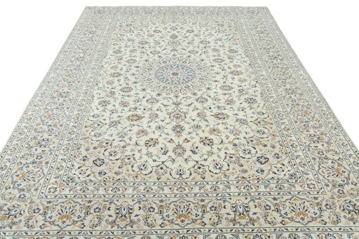 Surface texture of 2000s Kashan rug with natural Wool and intricate pattern