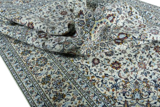 Surface texture of 2000s Kashan rug with natural Wool and intricate pattern