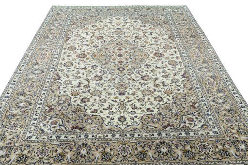 Surface texture of 2000s Kashan rug with natural Wool and intricate pattern