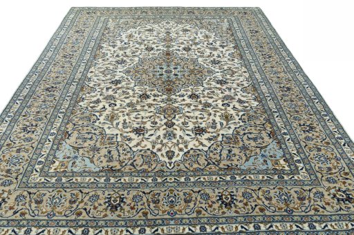 Surface texture of 2000s Kashan rug with natural Wool and intricate pattern