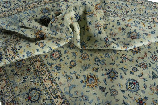 Surface texture of 2000s Kashan rug with natural Wool and intricate pattern