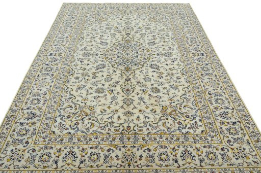 Surface texture of 2000s Kashan rug with natural Wool and intricate pattern
