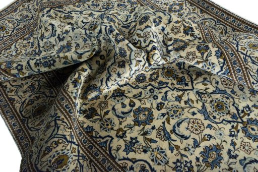 Surface texture of 2000s Kashan rug with natural Wool and intricate pattern