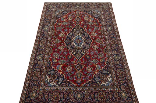 Surface texture of 2000s Kashan rug with natural Wool and intricate pattern