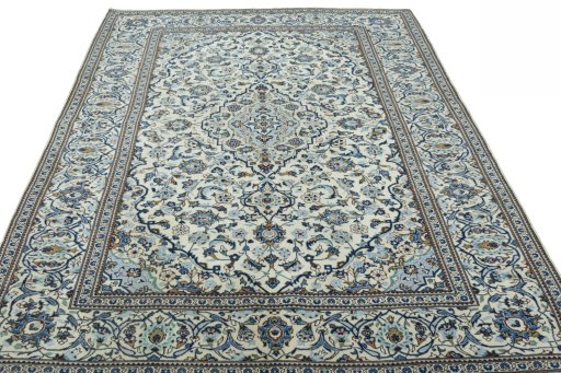 Surface texture of 2000s Kashan rug with natural Wool and intricate pattern