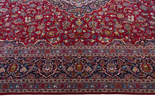 Corner detail of 1970s Kashan rug showing border pattern and Wool pile