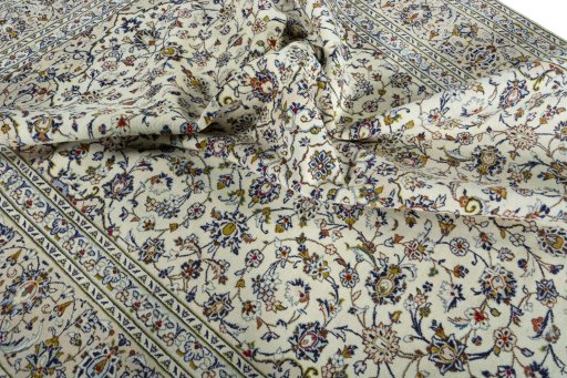 Surface texture of 2000s Kashan rug with natural Wool and intricate pattern