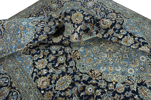 Surface texture of 2000s Kashan rug with natural Wool and intricate pattern