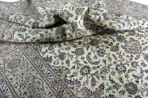 Surface texture of 2000s Kashan rug with natural Wool and intricate pattern