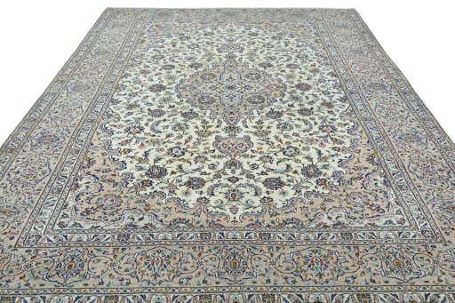 Surface texture of 2000s Kashan rug with natural Wool and intricate pattern