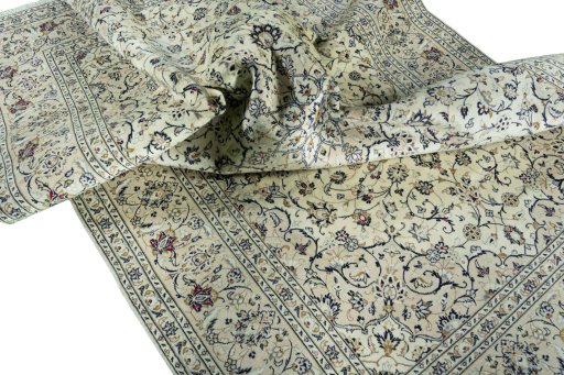 Surface texture of 2000s Kashan rug with natural Wool and intricate pattern