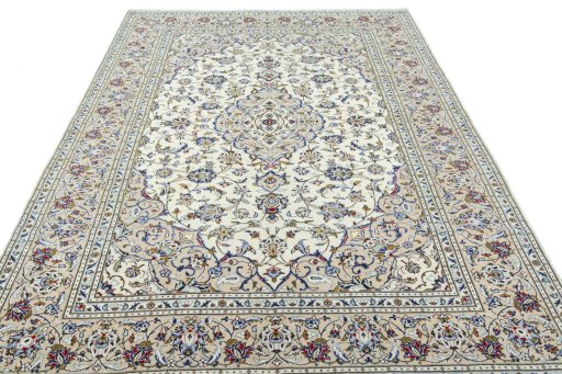 Surface texture of 2000s Kashan rug with natural Wool and intricate pattern