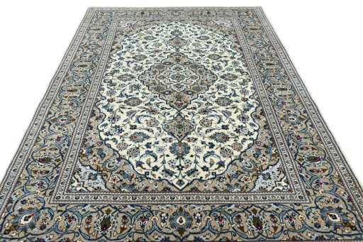 Surface texture of 2000s Kashan rug with natural Wool and intricate pattern