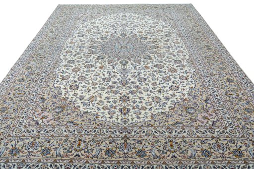 Surface texture of 2000s Kashan rug with natural Wool and intricate pattern
