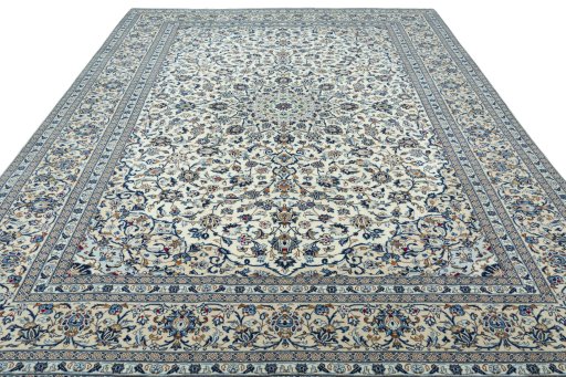 Surface texture of 2000s Kashan rug with natural Wool and intricate pattern