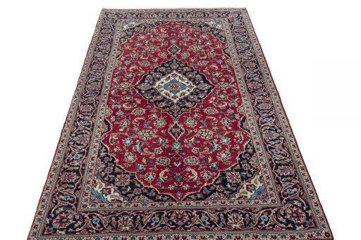 Surface texture of 2000s Kashan rug with natural Wool and intricate pattern
