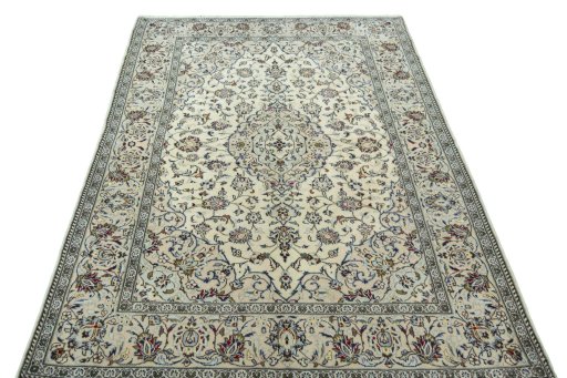 Surface texture of 2000s Kashan rug with natural Wool and intricate pattern