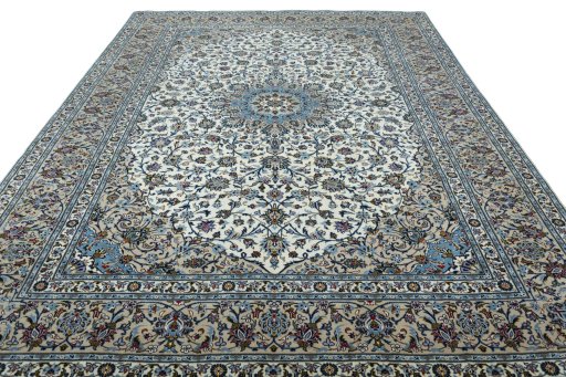 Surface texture of 2000s Kashan rug with natural Wool and intricate pattern