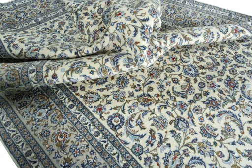 Surface texture of 2000s Kashan rug with natural Wool and intricate pattern