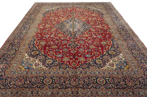 Surface texture of 2000s Kashan rug with natural Wool and intricate pattern
