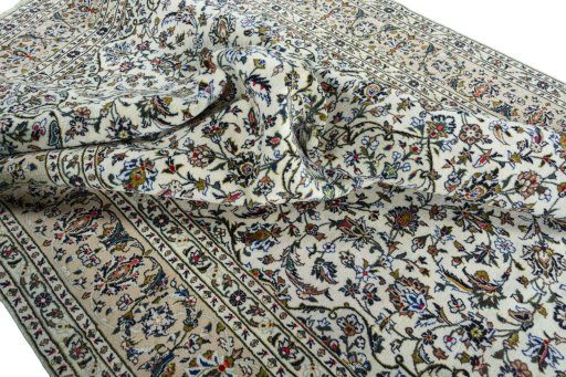 Surface texture of 2000s Kashan rug with natural Wool and intricate pattern