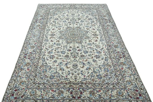 Surface texture of 2000s Kashan rug with natural Wool and intricate pattern