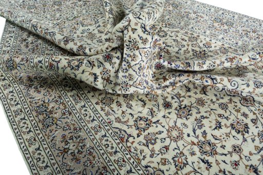 Surface texture of 2000s Kashan rug with natural Wool and intricate pattern