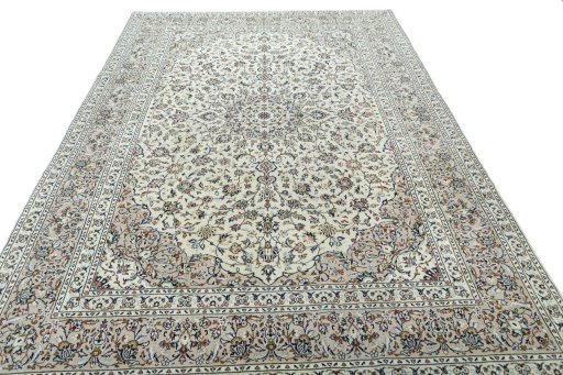 Surface texture of 2000s Kashan rug with natural Wool and intricate pattern