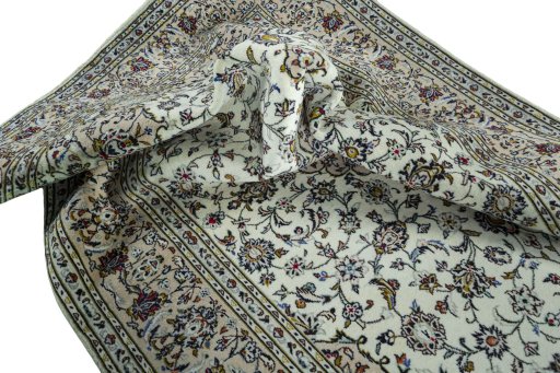 Surface texture of 2000s Kashan rug with natural Wool and intricate pattern