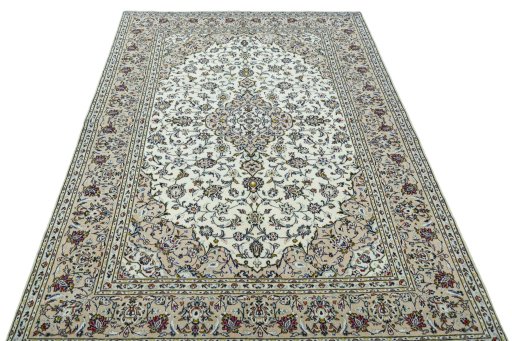 Surface texture of 2000s Kashan rug with natural Wool and intricate pattern