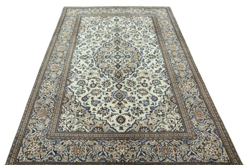 Surface texture of 2000s Kashan rug with natural Wool and intricate pattern