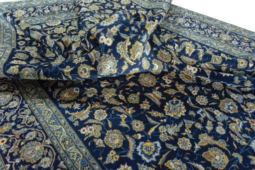 Surface texture of 2000s Kashan rug with natural Wool and intricate pattern