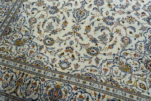Close-up detail of New Kashan rug from Iran / Persia showing Wool weave