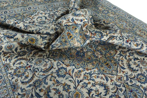 Surface texture of 2000s Kashan rug with natural Wool and intricate pattern