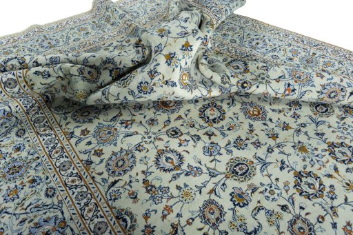 Surface texture of 2000s Kashan rug with natural Wool and intricate pattern