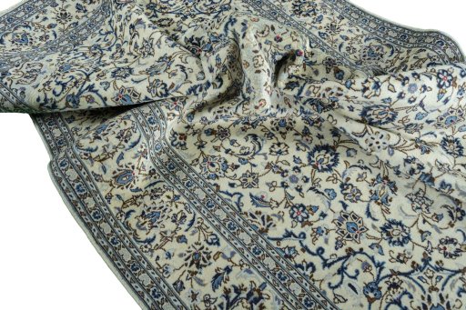 Surface texture of 2000s Kashan rug with natural Wool and intricate pattern