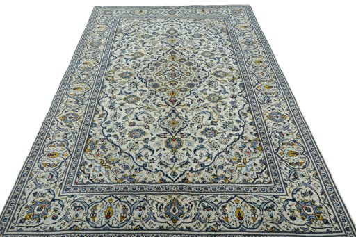 Surface texture of 2000s Kashan rug with natural Wool and intricate pattern