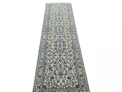 Surface texture of 2000s Kashan rug with natural Wool and intricate pattern
