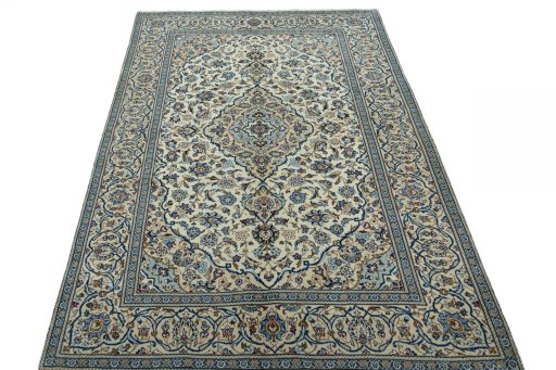 Surface texture of 2000s Kashan rug with natural Wool and intricate pattern