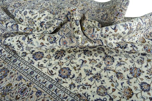 Surface texture of 2000s Kashan rug with natural Wool and intricate pattern