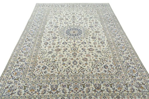 Surface texture of 2000s Kashan rug with natural Wool and intricate pattern